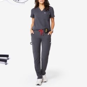 Charcoal Figs Scrubs Women PS Top & XS Joggers